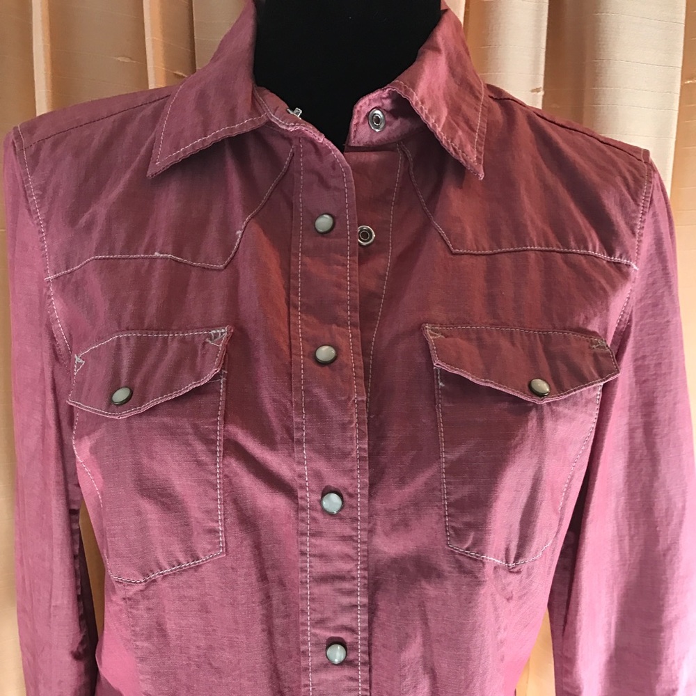 Gap1969 red button up top